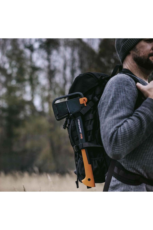 FISKARS X10  Hachette - Taille S - En situation - Marque Fiskars