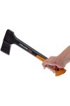FISKARS X10  Hachette - Taille S - Vue de prise en main - Marque Fiskars