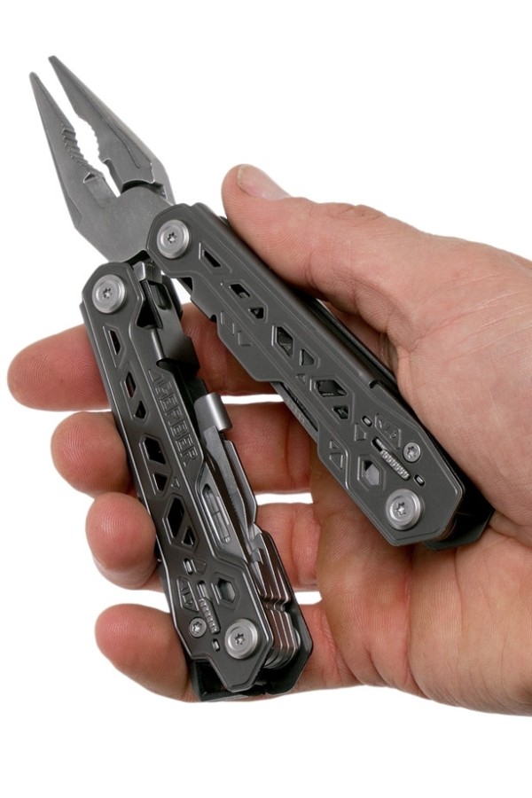 GERBER TRUSS : Pince multifonctions - 17 outils - Vue tenue - Marque Gerber