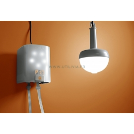 NOWLIGHT : Lampe et SatLight allumées - Marque Deciwatt NOWLIGHT : Lampe et SatLight allumées - Marque Deciwatt