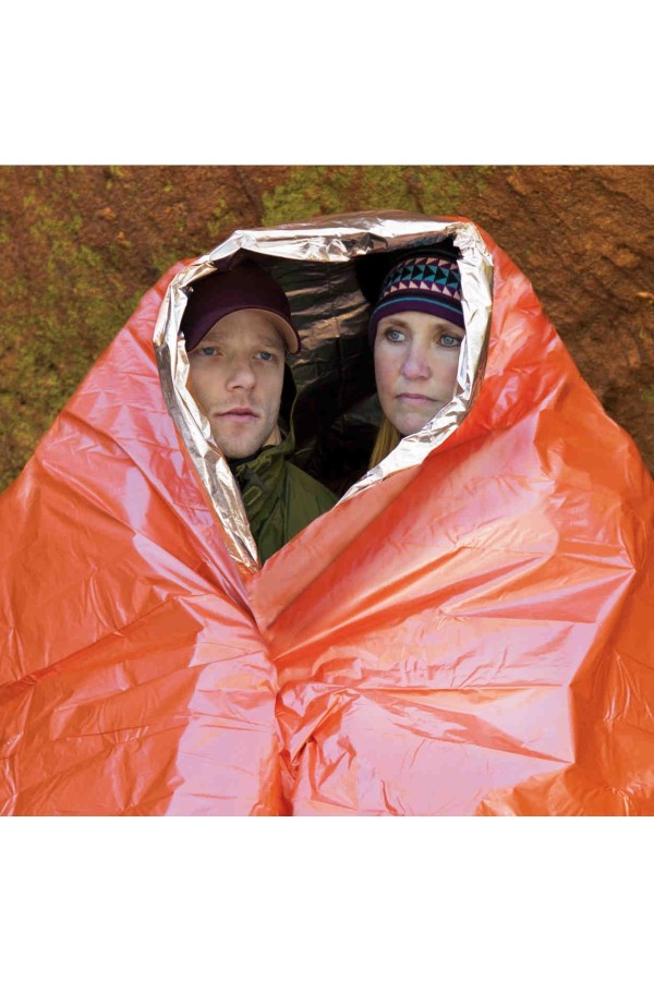 Couverture de survie - Taille XL : Vue en situation avec 2 personnes - Marque SOL