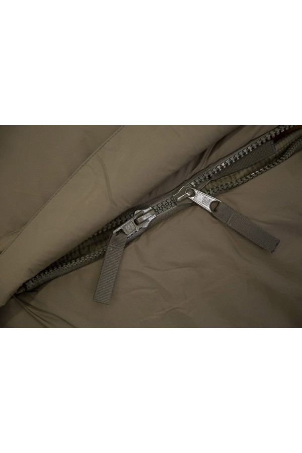 DEFENCE 4 - Taille 200  : Sac de couchage 4 saisons ultra résistant - Zoom sur fermeture éclair - Marque CARINTHIA