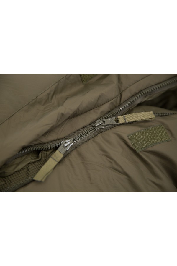 DEFENCE 6 : Sac de couchage 4 saisons ultra résistant - Zoom sur fermeture éclair - Marque CARINTHIA