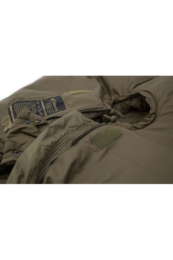 DEFENCE 6 : Sac de couchage 4 saisons ultra résistant - Zoom sur partie haute - Marque CARINTHIA