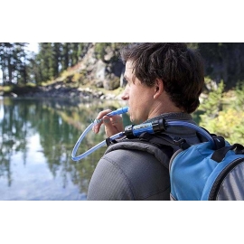 MINI SAWYER : Utilisation avec une poche type camelbak - Marque SAWYER. MINI SAWYER : Utilisation avec une poche type camelbak - Marque SAWYER.